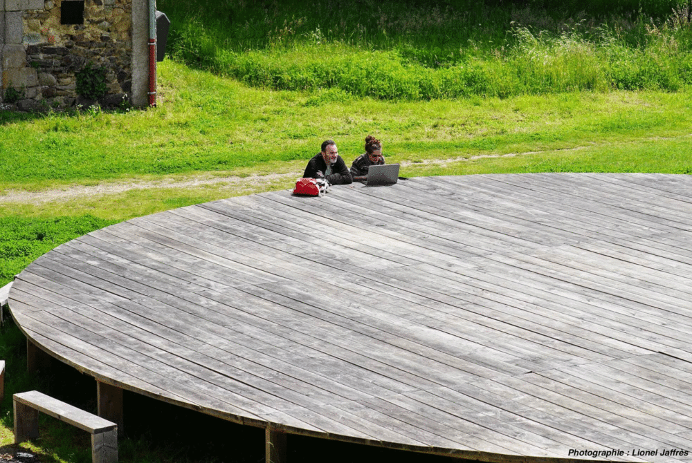 Résidence de Marolito et Camille Weale au Domaine de Tizé © Au bout du plongeoir