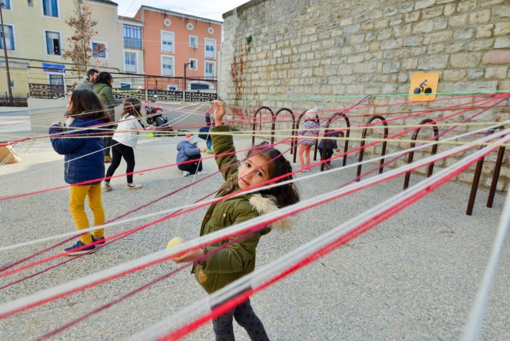 La « pré-permanence » de la Preuve par 7 occupe un espace de la gare et investit le parvis, 2019 © Jacques Garnier / la Preuve par 7